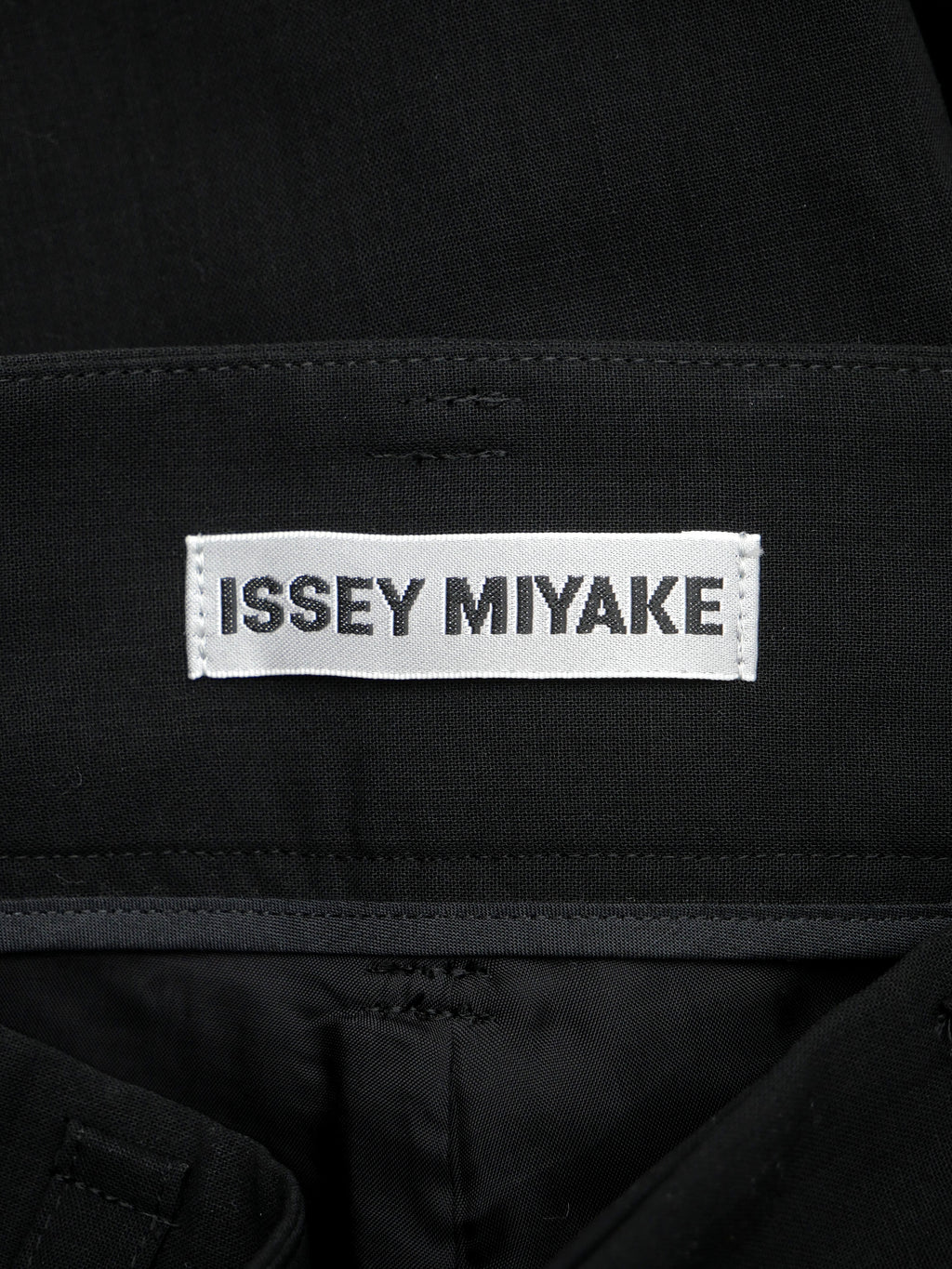 ISSEY MIYAKE イッセイミヤケ センタースリット ウール ワイドタックパンツ 1 ブラック