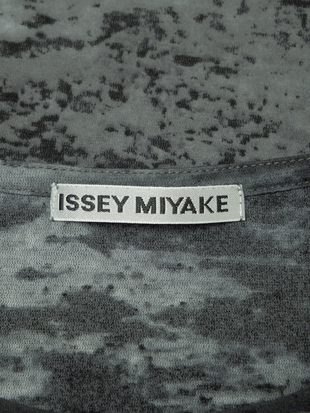ISSEY MIYAKE イッセイミヤケ パワーネット 長袖トップス グラデーション グレー×ブラック