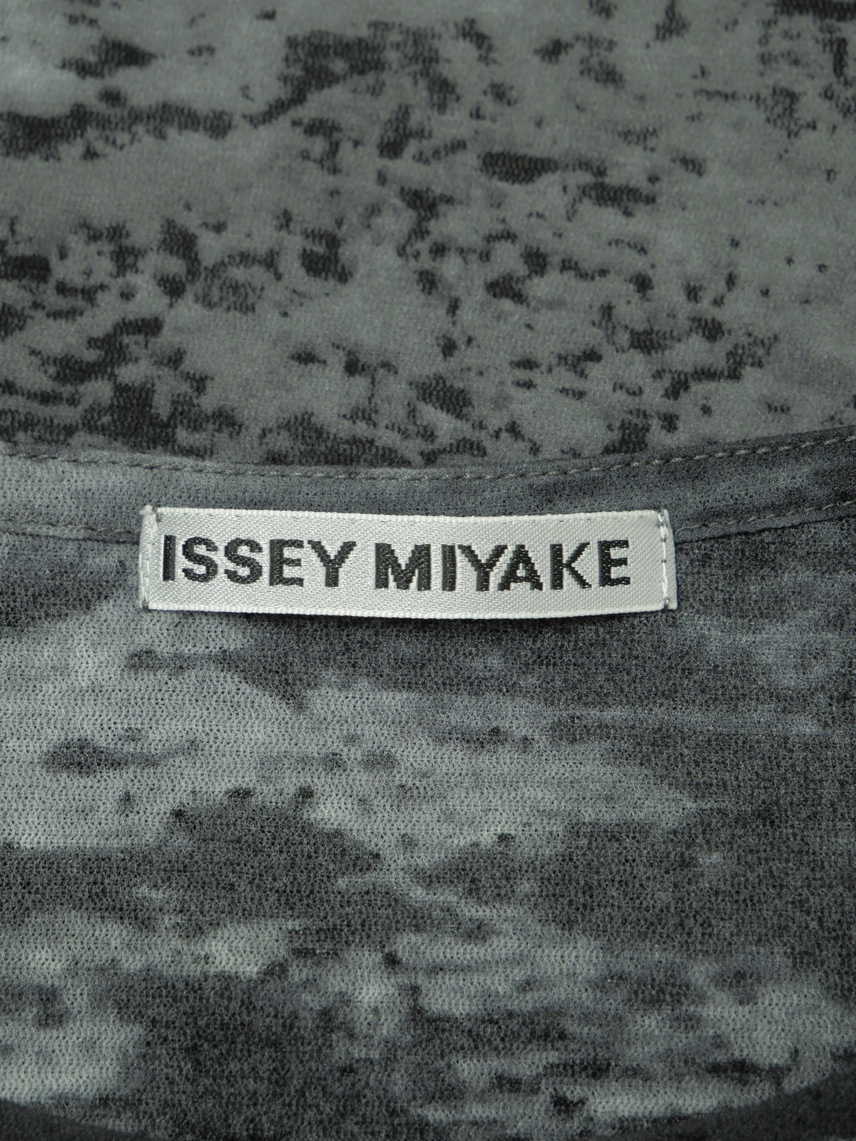ISSEY MIYAKE イッセイミヤケ パワーネット 長袖トップス グラデーション グレー×ブラック