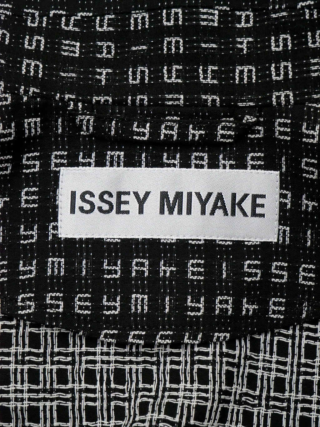 ISSEY MIYAKE イッセイミヤケ ロゴ テーラードジャケット 2 ブラック