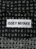 ISSEY MIYAKE イッセイミヤケ ロゴ テーラードジャケット 2 ブラック