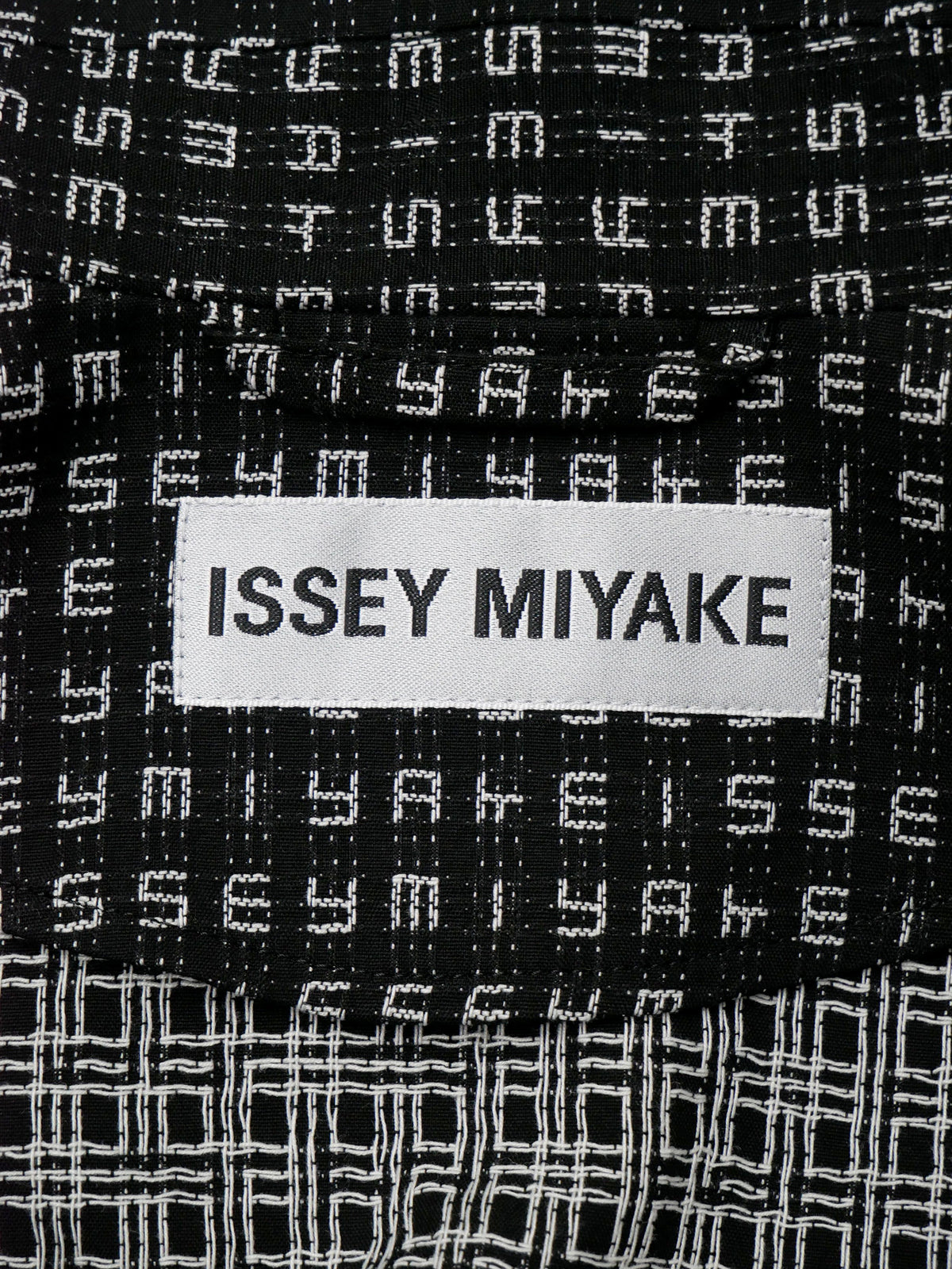 ISSEY MIYAKE イッセイミヤケ ロゴ テーラードジャケット 2 ブラック